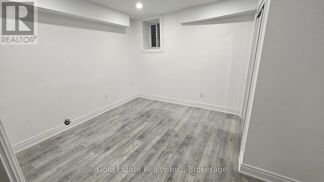 Building Photo - 212 Spring Creek Dr