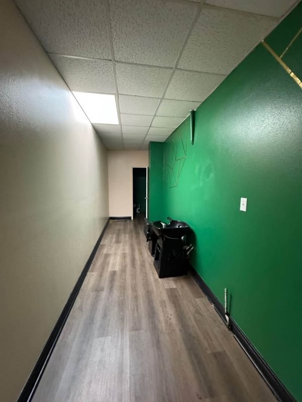 Foto del edificio - 8700 Colonel Glenn Rd