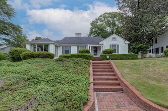 Building Photo - 1702 Elmwood Dr
