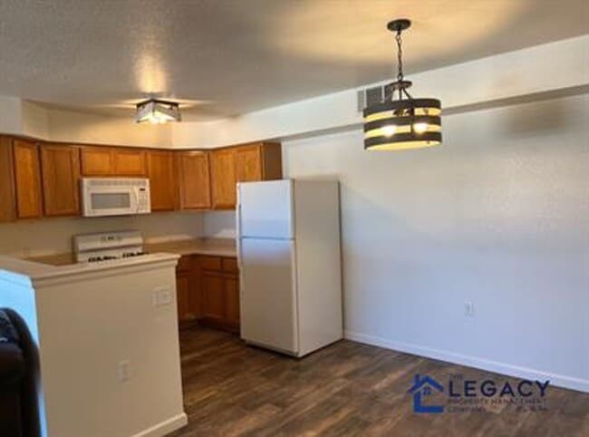 Building Photo - Carefree living!