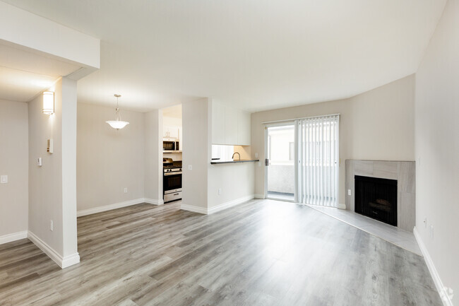 Junior, 1BA - 550SF - Clark Apartments
