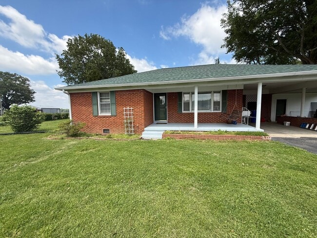 Building Photo - Prime Location! 2 Bed Home on Highway to Martin!