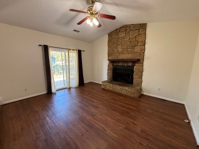 Building Photo - 102 Lakehurst Dr