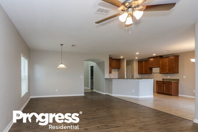 Foto del edificio - 6303 Trent Creek Dr