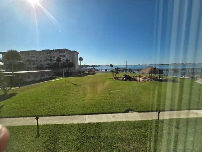 Foto del edificio - 634 Edgewater Dr