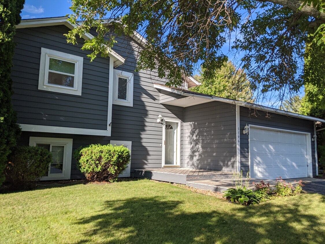 Primary Photo - 5796 Cedarwood St NE