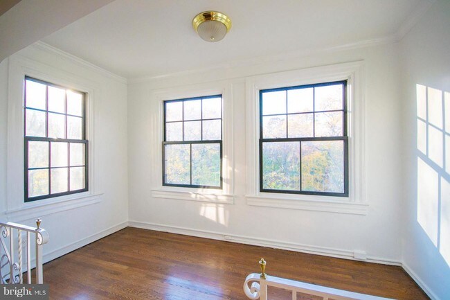 Foto del edificio - 2737 Devonshire Pl NW