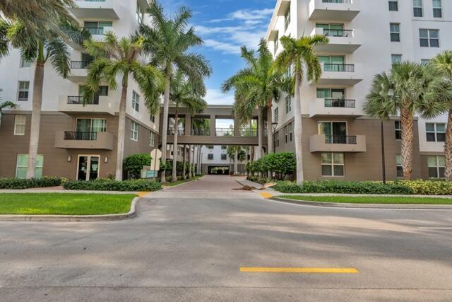 Foto del edificio - 2421 NE 65th St