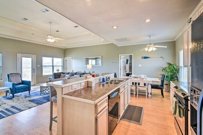 Foto del edificio - 3229 Castle Dr