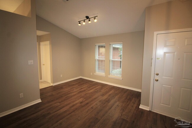 Building Photo - 582 Ard Dr