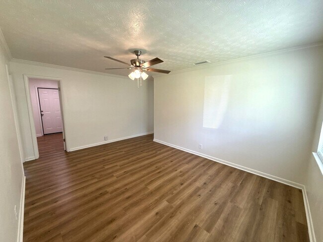 Foto del edificio - 1035 Kirkland Dr