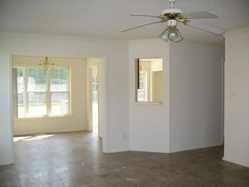 Building Photo - 906 Huff Dr