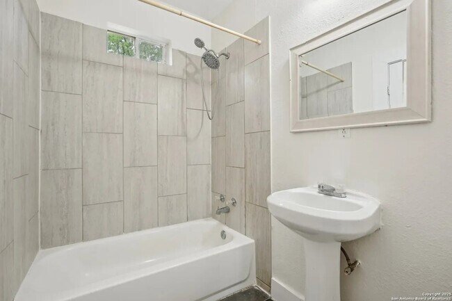 Foto del edificio - 1331 Avant Ave