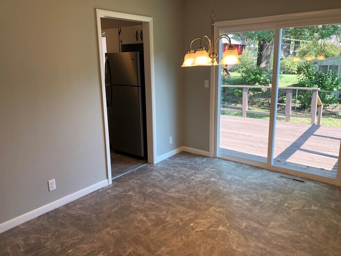 Building Photo - 3 Bed 2 Bath 2 Car Garage!