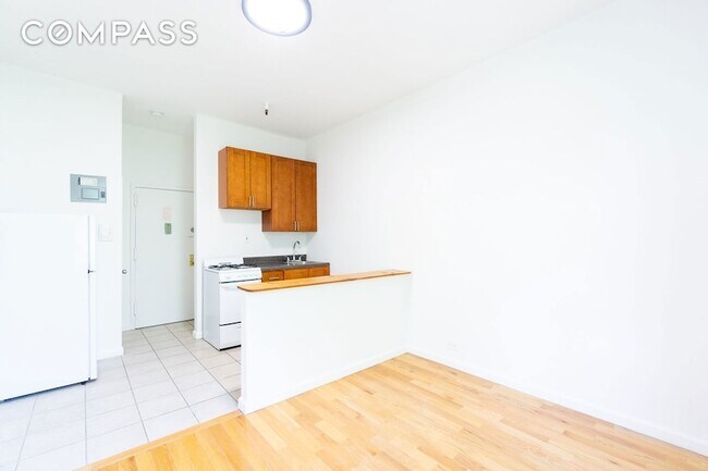 Foto del edificio - 320 W 20th St