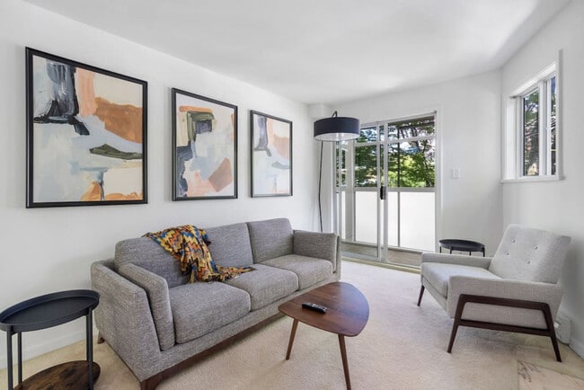 Building Photo - 1126 W 11th Ave