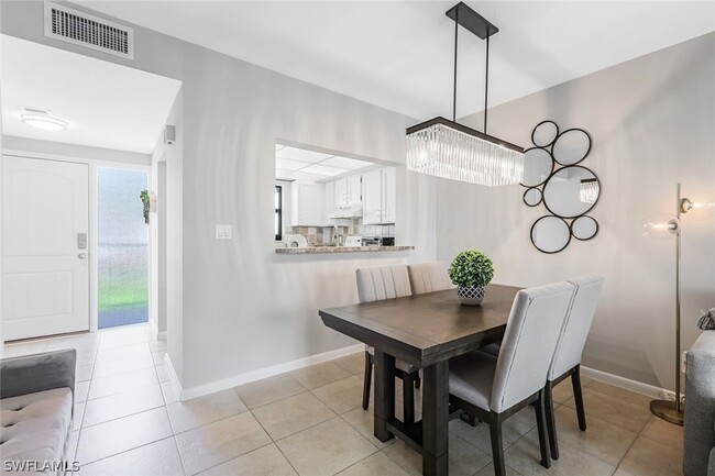 Foto del edificio - 807 River Point Dr