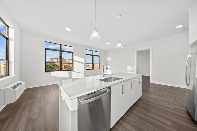 Building Photo - 121 34th St