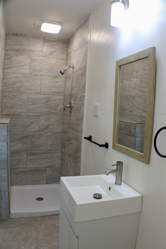 Foto del edificio - 22144 Laramore Ave