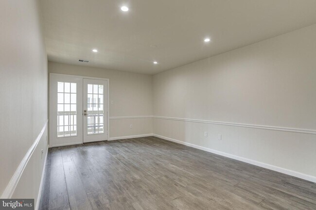 Building Photo - 20649 Shadyside Way