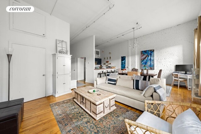 Building Photo - 331 Greenwich St