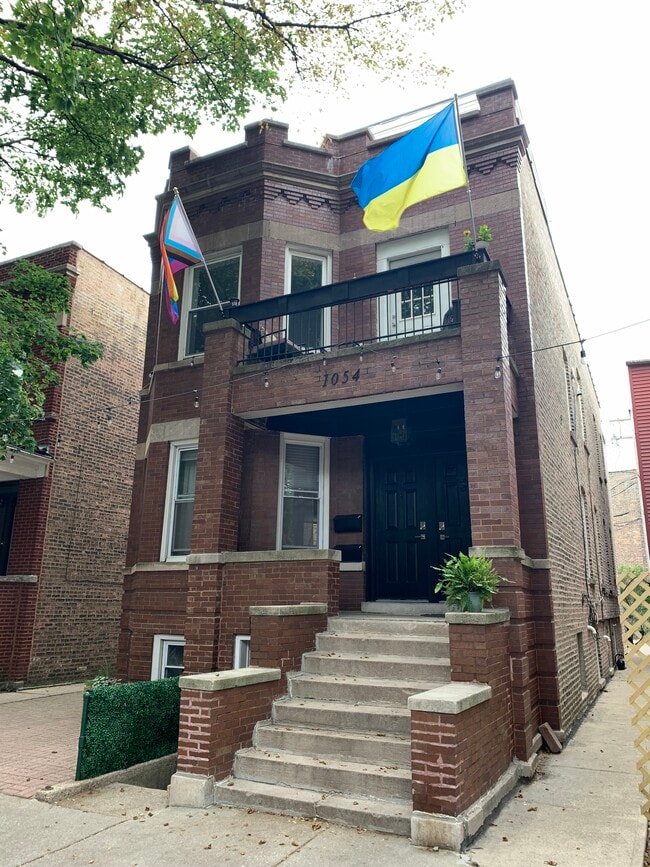 Building Photo - 1054 N Leavitt St