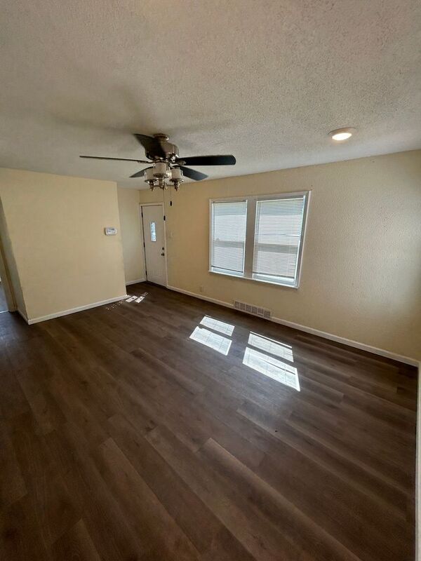 Foto del edificio - 406 Plaza Ave