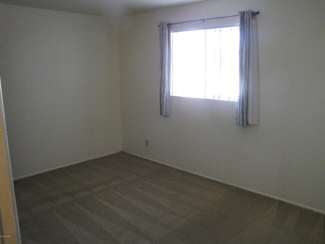 Building Photo - 1031 S Carnegie Dr