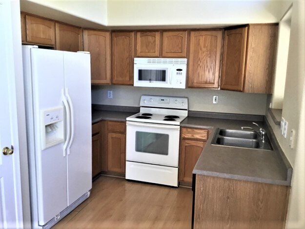 Building Photo - 11454 E Persimmon Ave