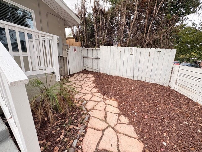 Building Photo - 4 Bedroom 2 Bath House For Rent in City He...