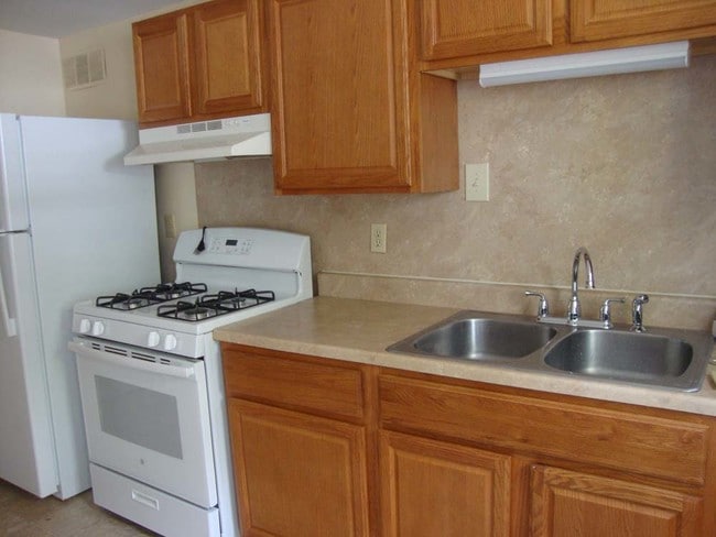 Building Photo - 698 Charlotte Ave