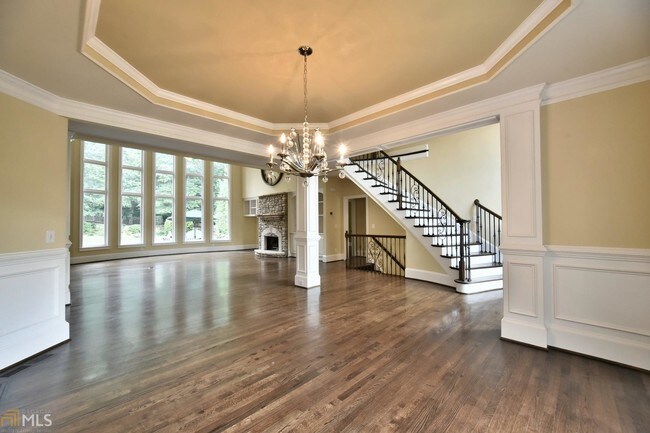 Building Photo - 615 Greenview Terrace
