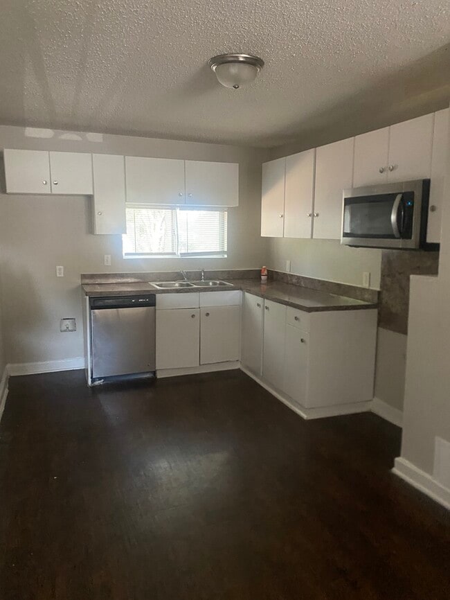 Foto del edificio - 3815 Lovingood Dr