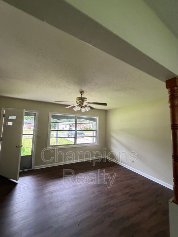 Building Photo - 2316 Wellborn Dr