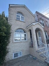 Building Photo - 208 Astor St