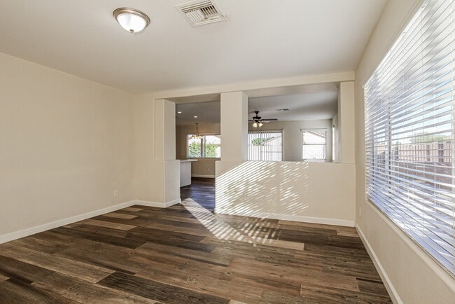 Building Photo - 2902 W Irma Ln