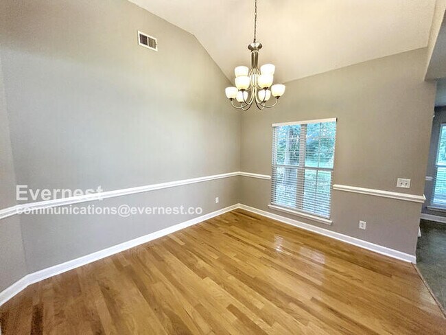 Foto del edificio - 3734 Montgomery Way