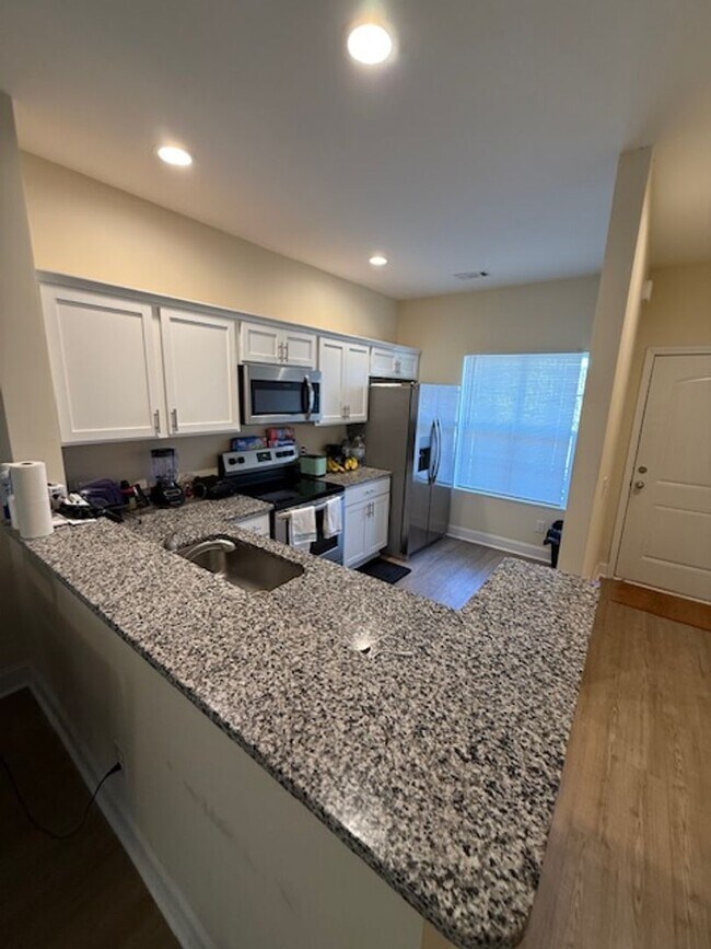 Building Photo - Two Bedroom Townhome