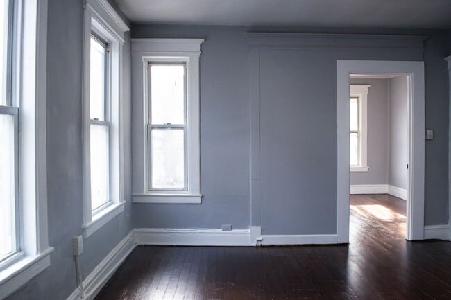 Building Photo - 19 Bassett St