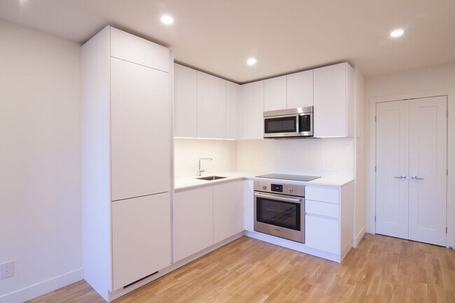 Building Photo - 4505 Dupuis Avenue
