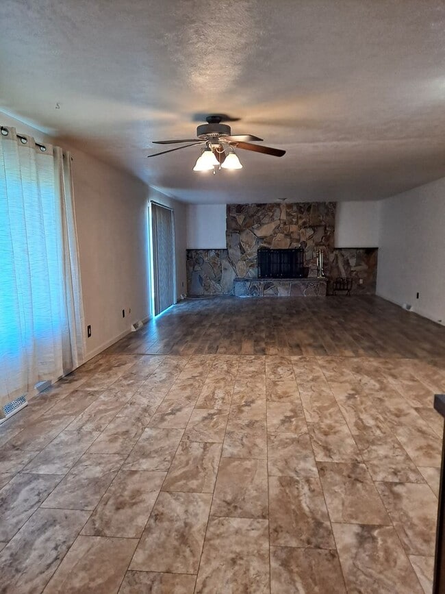 Building Photo - ALL PROSPECTIVE TENANTS MUST SUBMIT A $58 ...