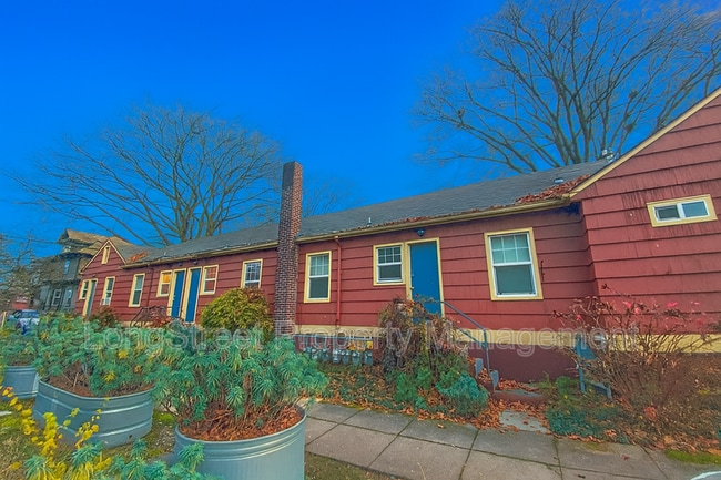 Foto del edificio - 5270 N Williams Ave