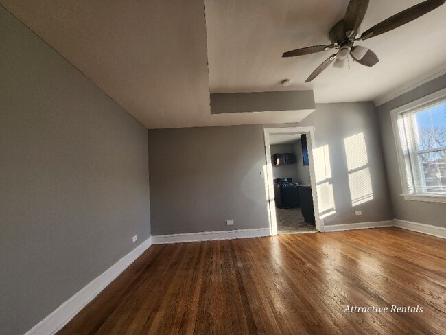 Building Photo - 7937 S Vernon Ave
