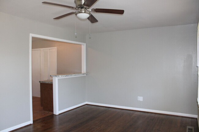 Foto del edificio - REMODELED!!  3 beds, 2 bath