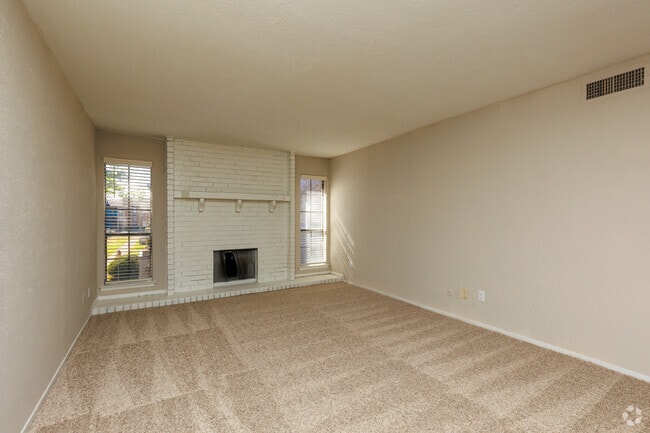 2BR, 2BA - 1,119SF - La Mirada