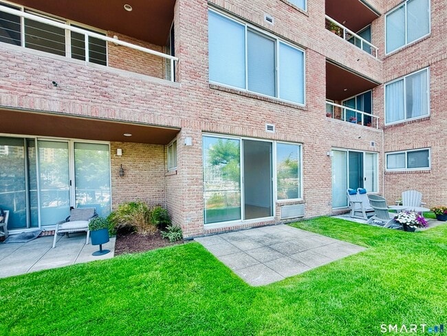 Photo - 98 Southfield Avenue Unit 105 House