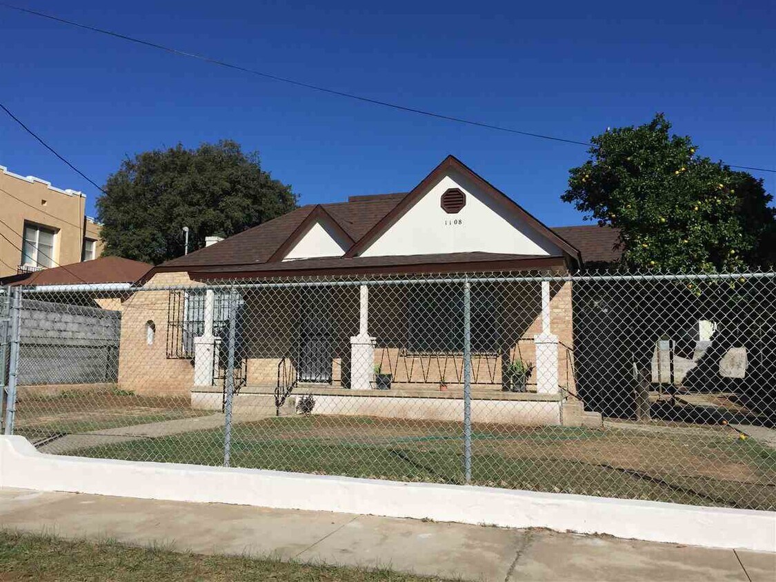 Primary Photo - 1108 Laredo St
