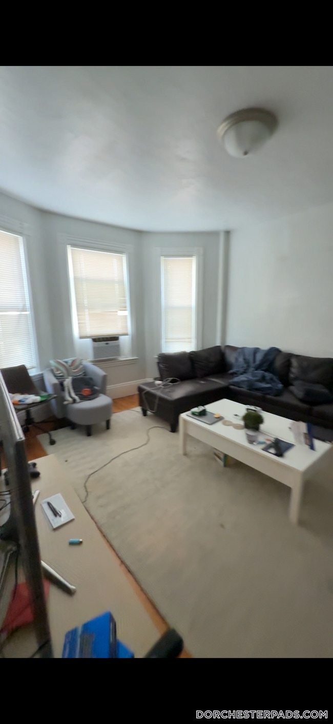 Building Photo - 22 Howell St