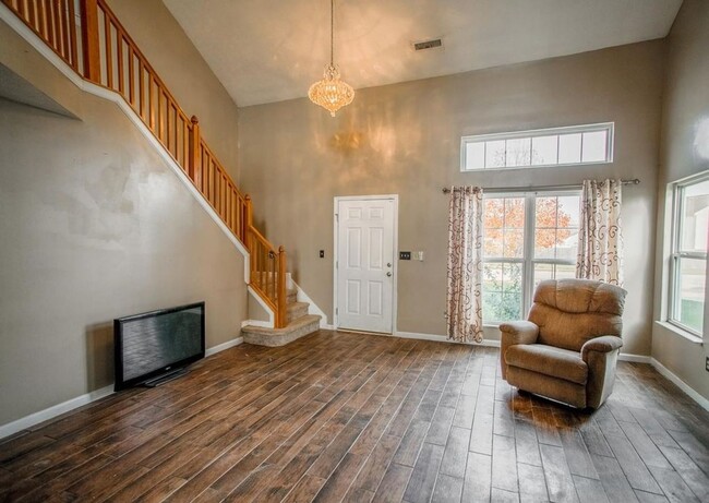 Building Photo - HUNTERS CREST...3 Bedroom 2.5 Bath House