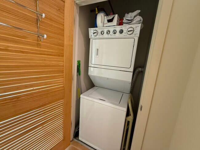 Foto del edificio - 1224 W Van Buren St